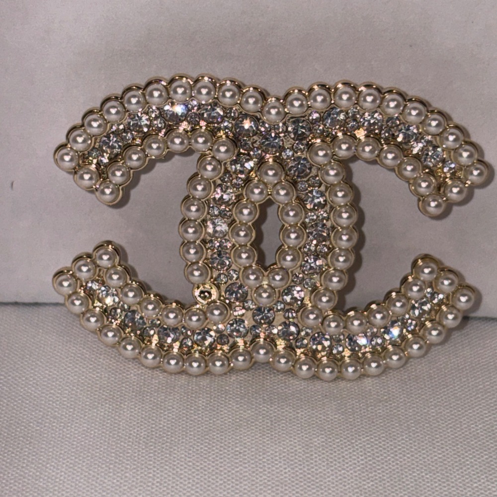 Chanel CC Logo Brooch Gold Tone Faux Pearl Crystal Interlocking Double C Pin